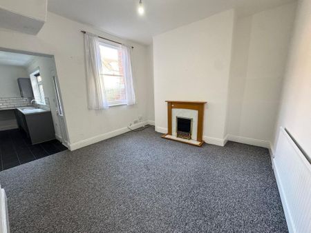 3 bedroom terraced house to rent - Photo 2