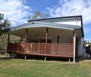 LARGE FAMILY HOME IN GREAT POSITION - Photo 2