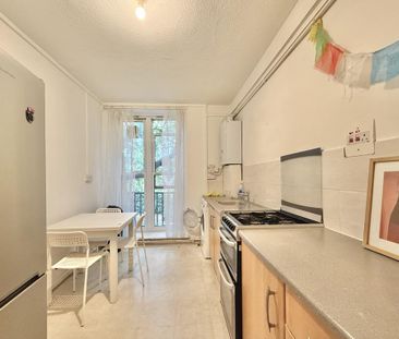 3 bedroom flat to rent - Photo 4
