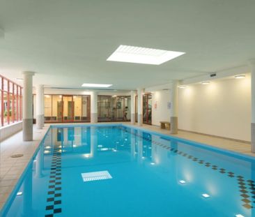 Spacious, light filled and convenient - Photo 4