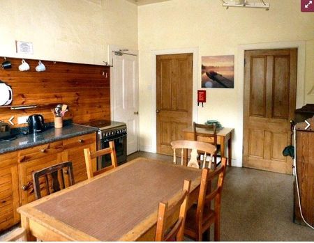 3 bedroom flat to rent - Photo 3