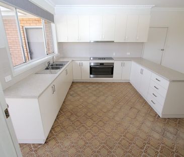 Comfortable & Spacious Family Living, 10km from Swan Hill - Photo 4
