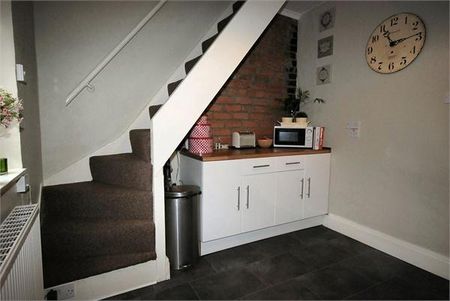 2 bedroom terraced house to rent - Photo 3