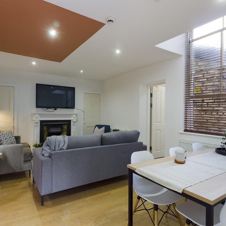 6 bedroom house to rent - Photo 1