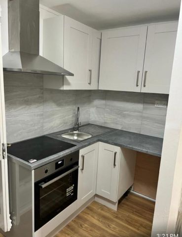 1 bedroom Flat To Let - Photo 5