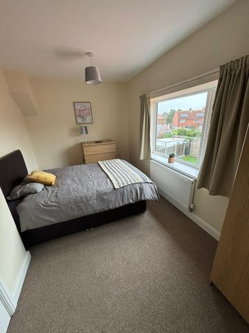 Room 6 58 Shaftsbury Avenue Woodlands Doncaster Dn6 - Photo 4