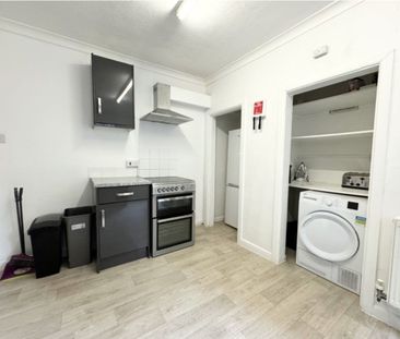 Room in a Shared House, Burlington Road, SO15 - Photo 4