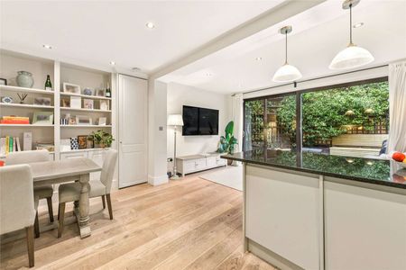 3 bedroom house located on a quiet street in Battersea. Not suitable for sharers - Photo 2