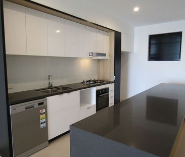 BREAK LEASE - Top Floor Unit, Great Outlook with a very generous ex... - Photo 5