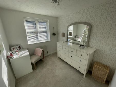 3 bedroom semi-detached house to rent - Photo 3