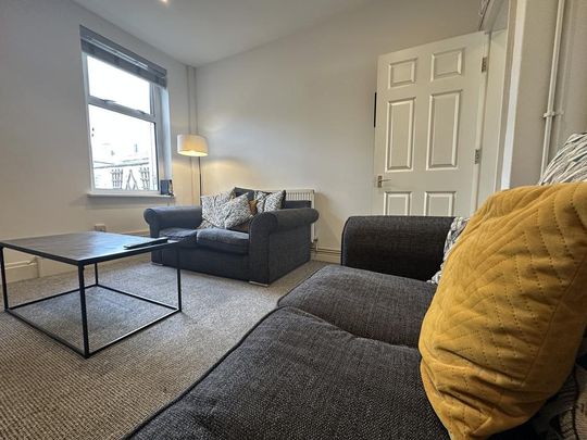 4 bedroom terraced house to rent - Photo 1