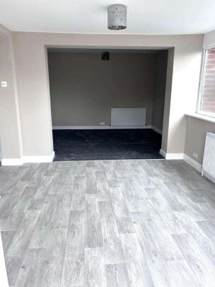 Surrey Avenue, Oldham, OL2 - Photo 1