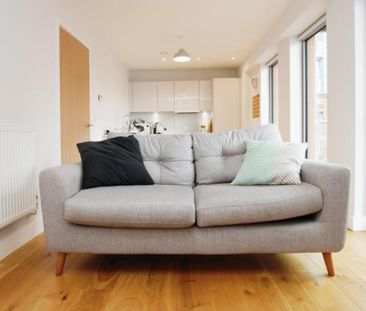 A beautiful property within a short walk of the city centre and Tem... - Photo 2