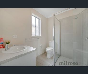 32 Swainson Close, Tarneit, Vic 3029 - Photo 2