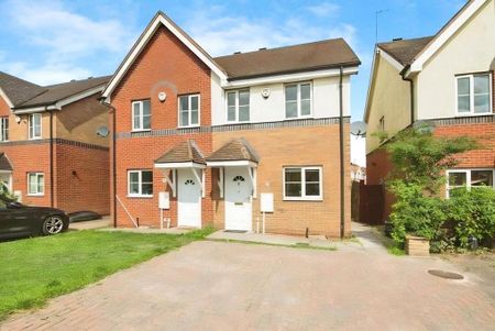 3 bedroom semi-detached house to rent - Photo 5