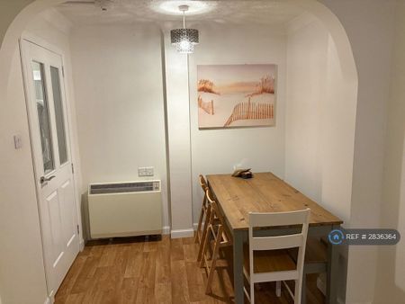2 bedroom flat to rent - Photo 3