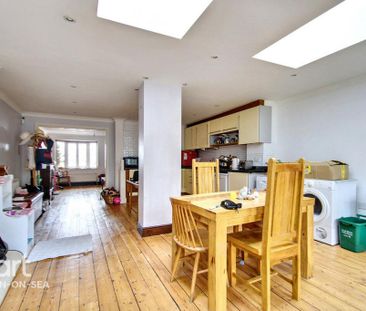 3 bedroom semi-detached house to rent - Photo 3