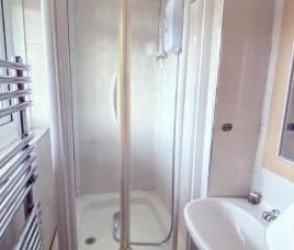 Room in a Shared Flat, Frensham Drive, SW15 - Photo 4