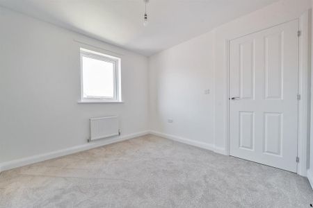 4 bedroom detached house to rent - Photo 3