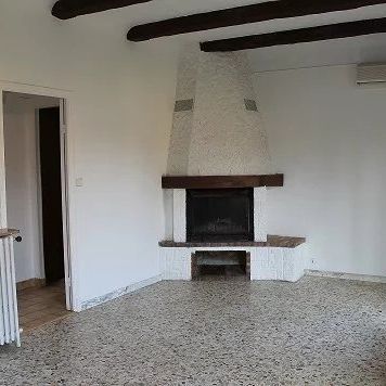 Deux pièces vide ou meublé de 50m² avec terrasse, jardin et deux parkings - Photo 1