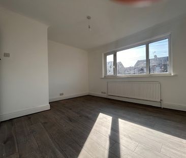 Springfield Lane, Leeds, Morley - Photo 2