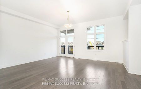 For Lease - 3130 Travertine Drive, Oakville, Ontario - Photo 4