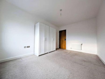 Floral Court, Lily Way, Palmers Green, N13 - Photo 4