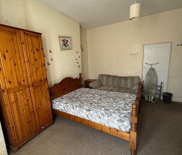 2 Bed Semi-Detached House, Windmill Road, CR0 - Photo 5