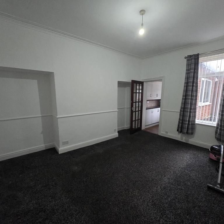 4 bedroom maisonette to rent - Photo 1