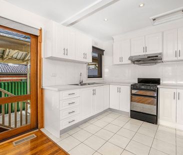 A Warm & Inviting Family Dwelling - Photo 1