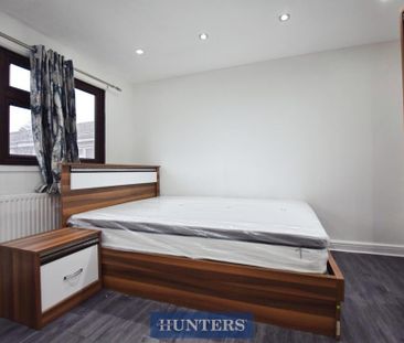 3 bedroom end of terrace house to rent - Photo 4