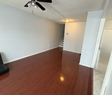 For Lease - 7465 DISCUS Crescent, Mississauga, Ontario - Photo 4