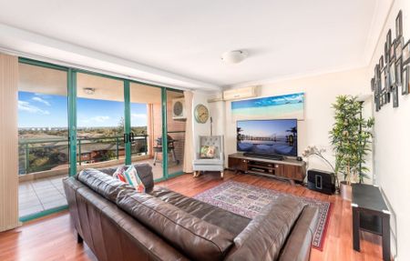 Your Coastal Retreat in the Heart of Brighton-Le-Sands - Photo 2