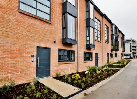 Classic 6-Bed Shared House - Shared Bathroom, Balcony - Photo 4