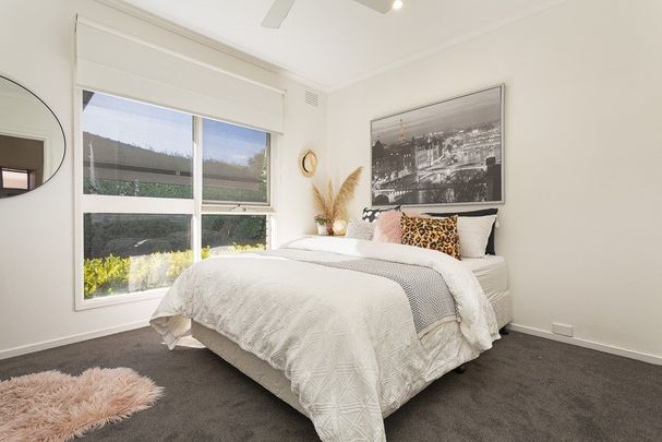 Modern & Spacious 2-Bedroom Unit in the Heart of Essendon - Photo 1