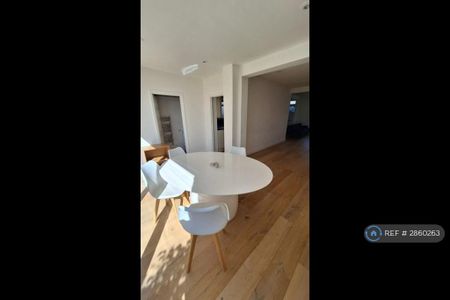 3 bedroom end of terrace house to rent - Photo 5