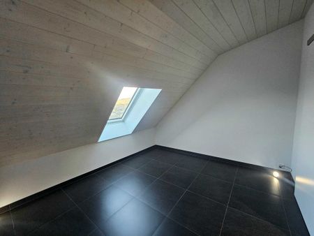 New 3-room apartment in the attic with a lot of character - Photo 5