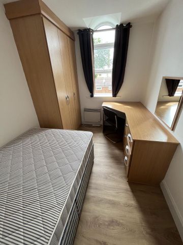 2 bedroom flat to rent - Photo 4