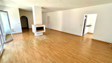 Acogedor chalet de solo una planta con salón grande y luminoso! Jardín privado, garaje, barbacoa. - Photo 5