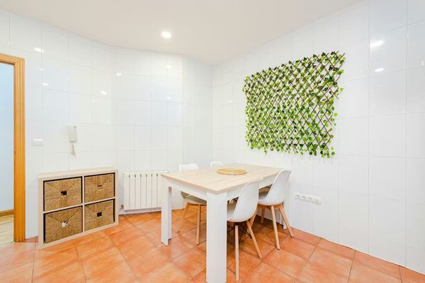 Calle de O'Donnell, Madrid, Community of Madrid 28009 - Photo 1