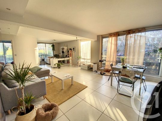 Location Appartement 3 pièces 90m² CHAMALIERES 63400 - Photo 1