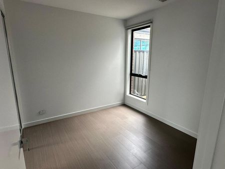 MODERN 4 BEDROOM HOME - Photo 3