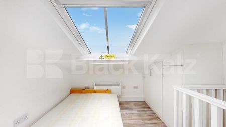 Newly refurbished split level 2 bedroom on the borders of Camden & Holloway - Photo 2