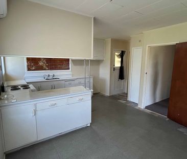 Sunny 3-Bedroom Family Home in the Heart of Howick - Photo 2