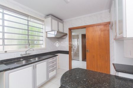 Casa com 3 quartos e 300m² para alugar em Três Figueiras, Porto Alegre. - Foto 2