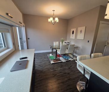 3 Beds & 2.5 Baths Modern Style House/Property In Evergreen Area - Photo 6