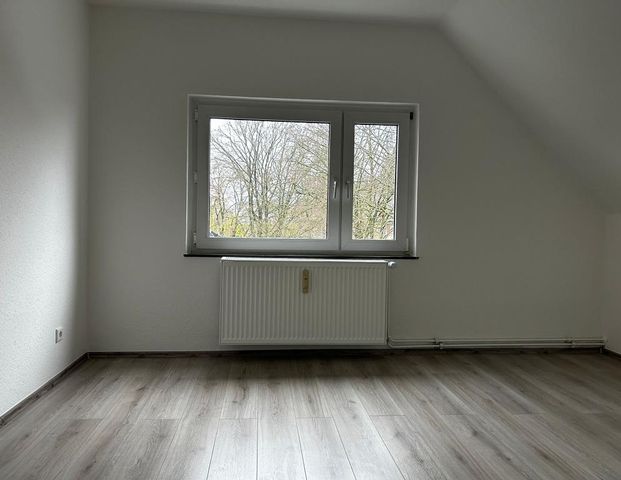 Renovated spacious 2-room apartment available immediately - Foto 1