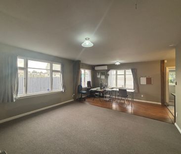 Spacious Living - Photo 1