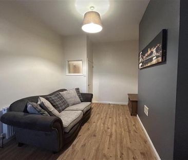 Flat 2, 40 Castleton Gardens, Belfast, BT15 3BY - Photo 3