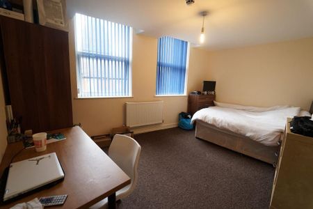 5 bedroom flat to rent - Photo 3